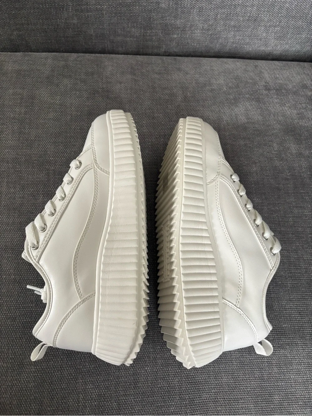 Dream Pairs White Low-Top Platform Sneakers